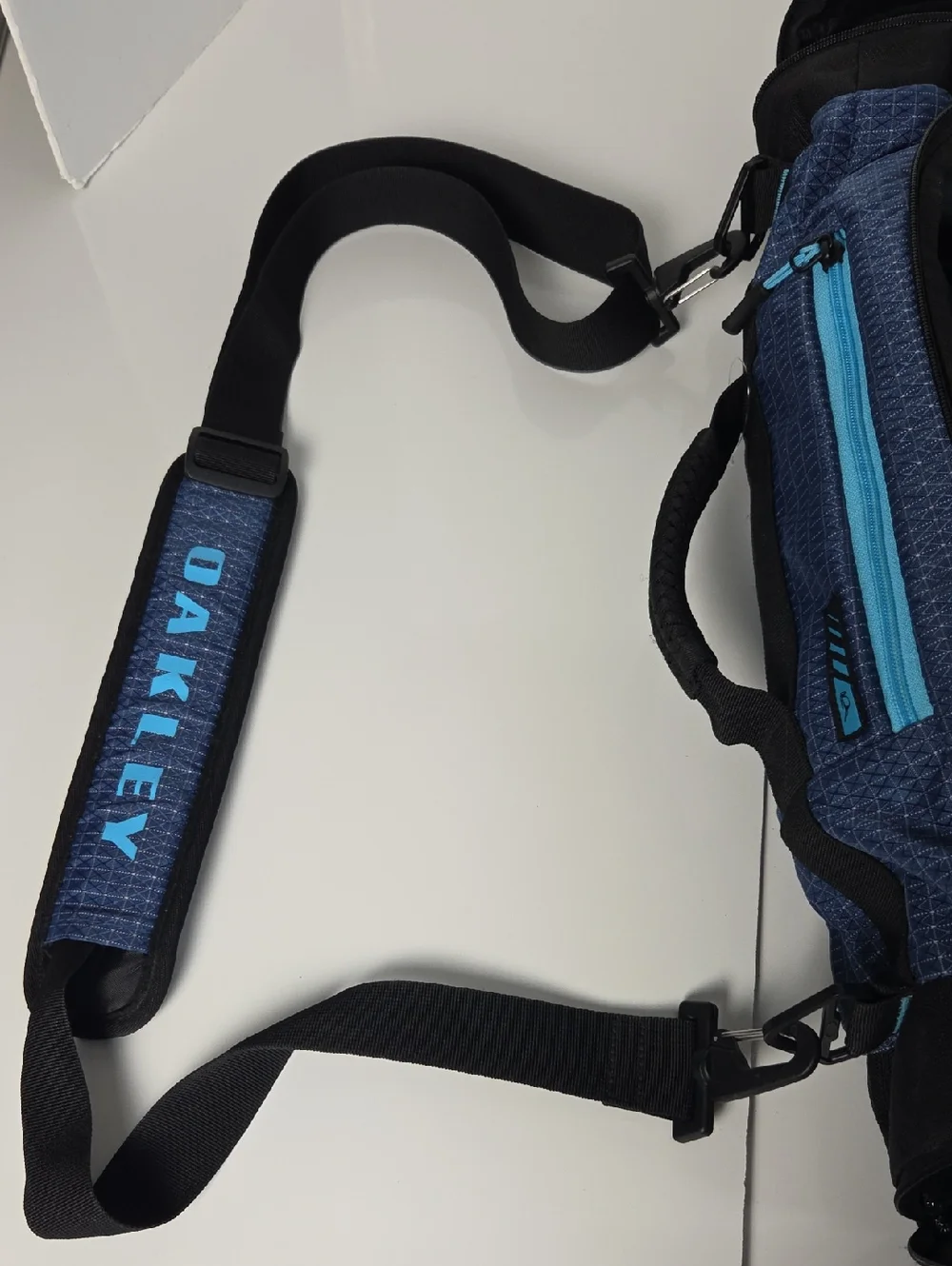 Oakley Link 35L Black and Blue Men's Duffel with Teal Logo